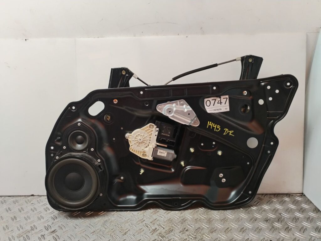 ELEVALUNAS DELANTERO DERECHO 135742