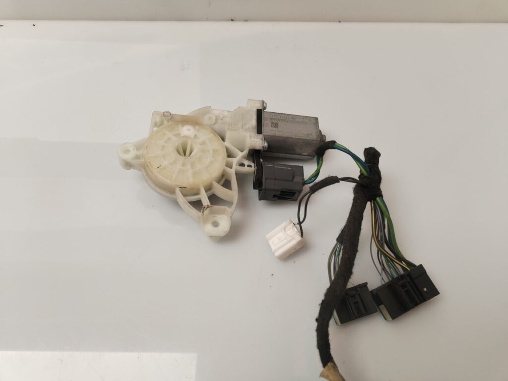 MOTOR ELEVALUNAS DELANTERO IZQUIERDO 135719