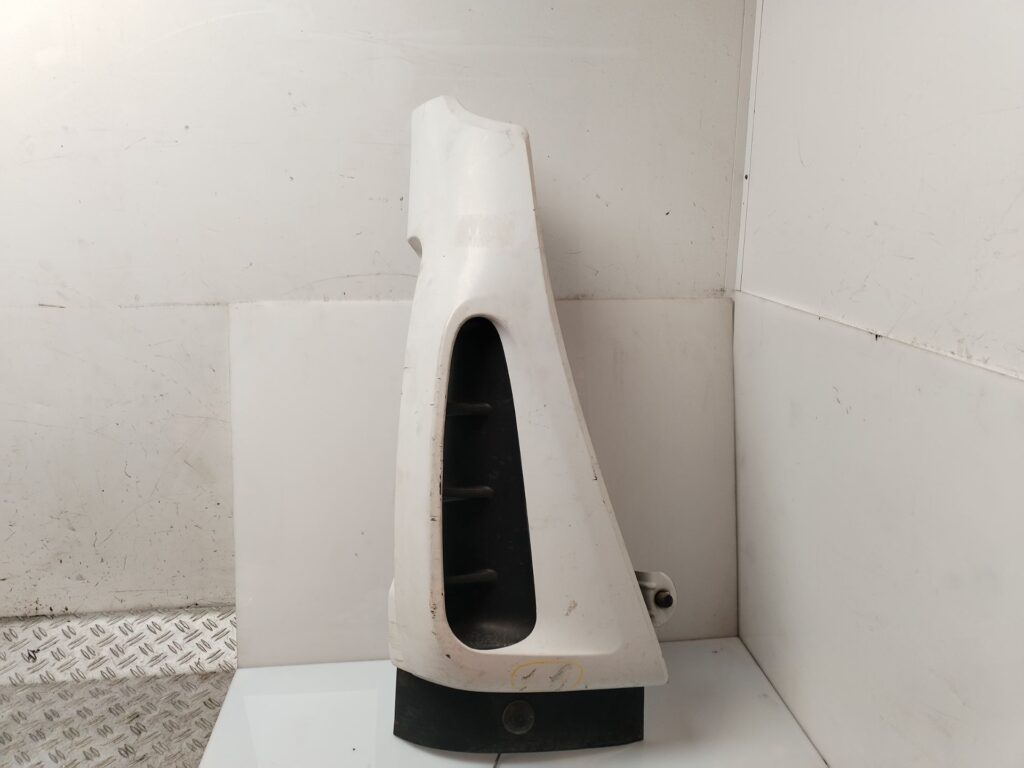 PUNTERA DELANTERA DERECHA DE PARAGOLPES 136113