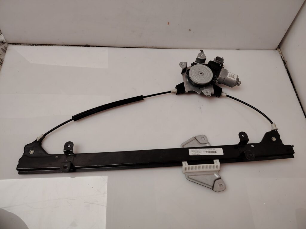 ELEVALUNAS DELANTERO DERECHO 137927