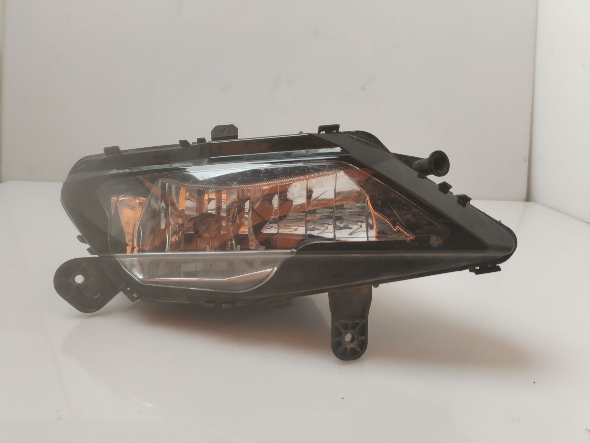 FARO ANTINIEBLA IZQUIERDO 137311