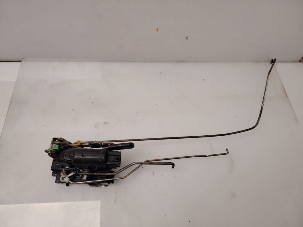 CERRADURA PUERTA DELANTERA DERECHA 137800