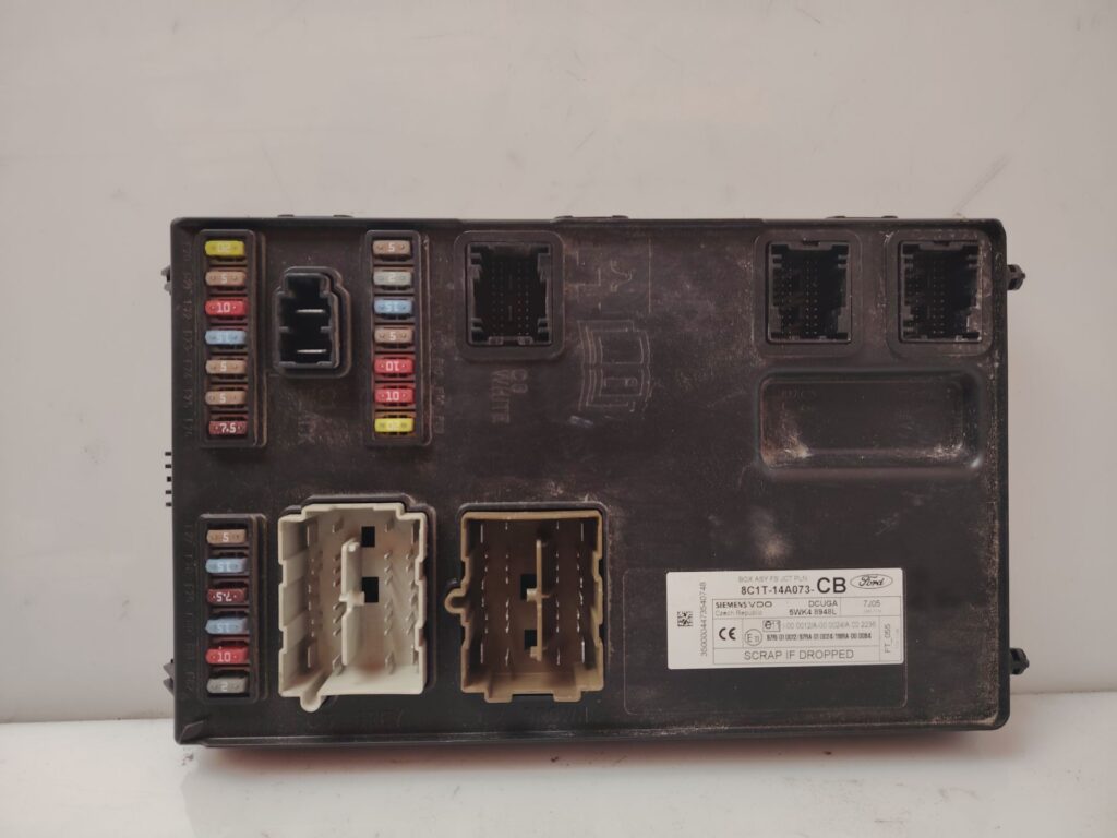 CAJA RELES / FUSIBLES 138374