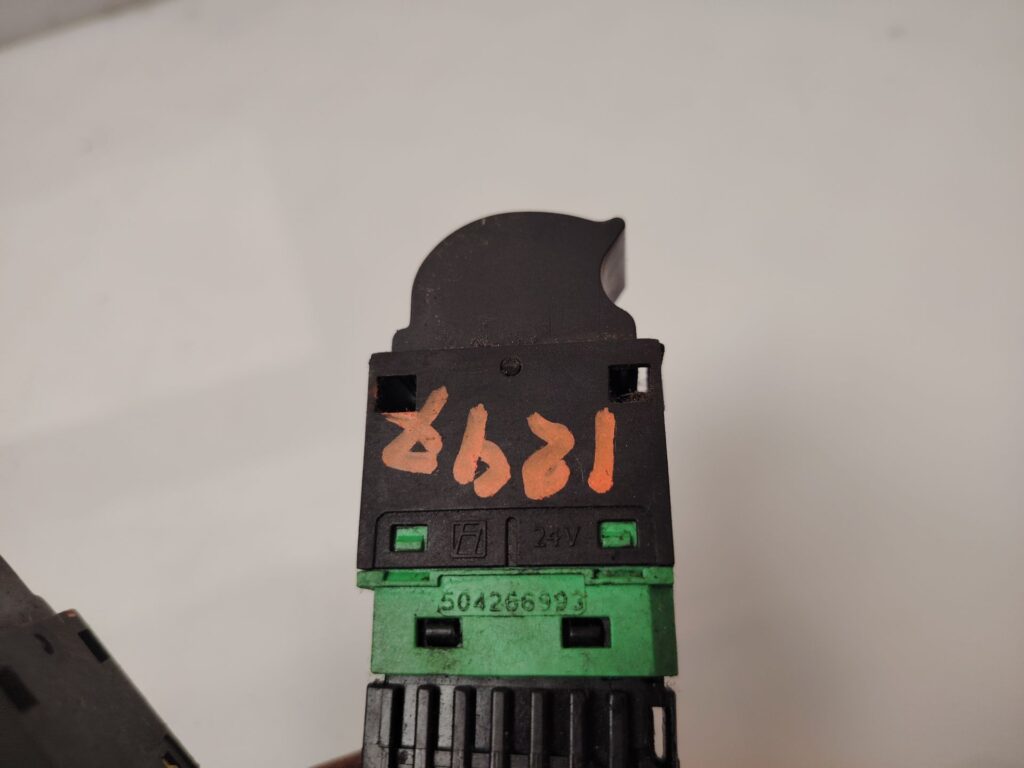 MANDO ELEVALUNAS DELANTERO IZQUIERDO 137612