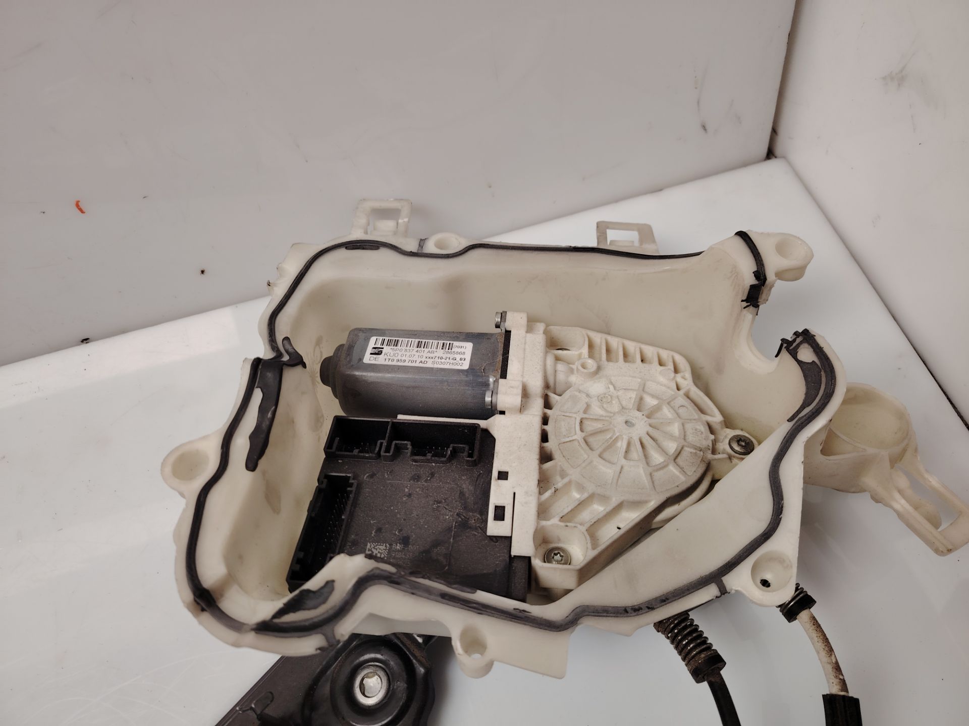 ELEVALUNAS DELANTERO IZQUIERDO 136666