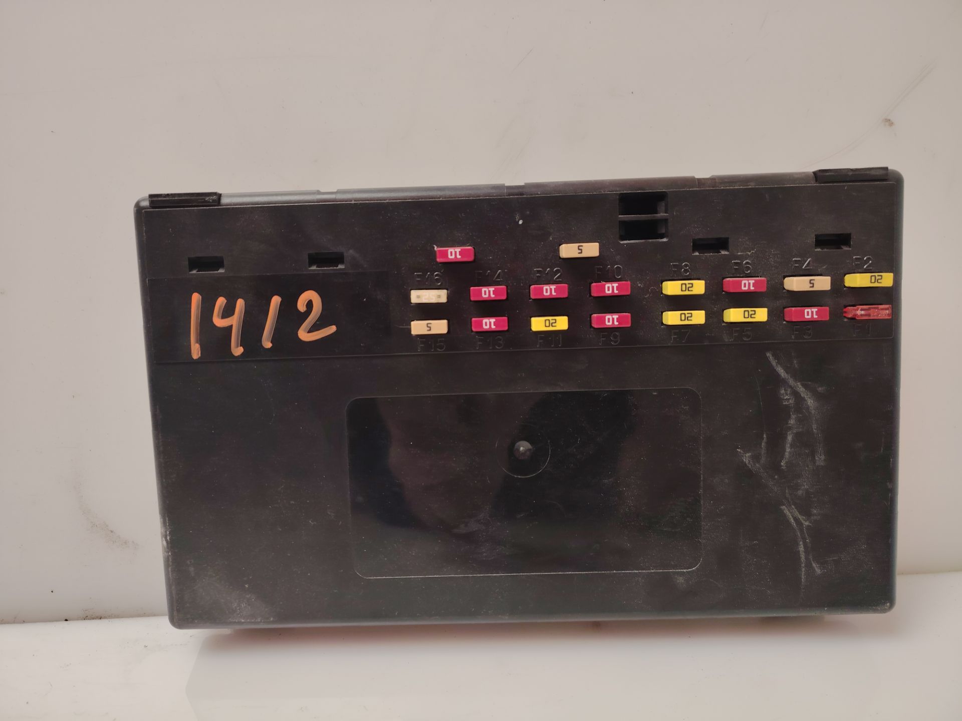 CAJA RELES / FUSIBLES 137594