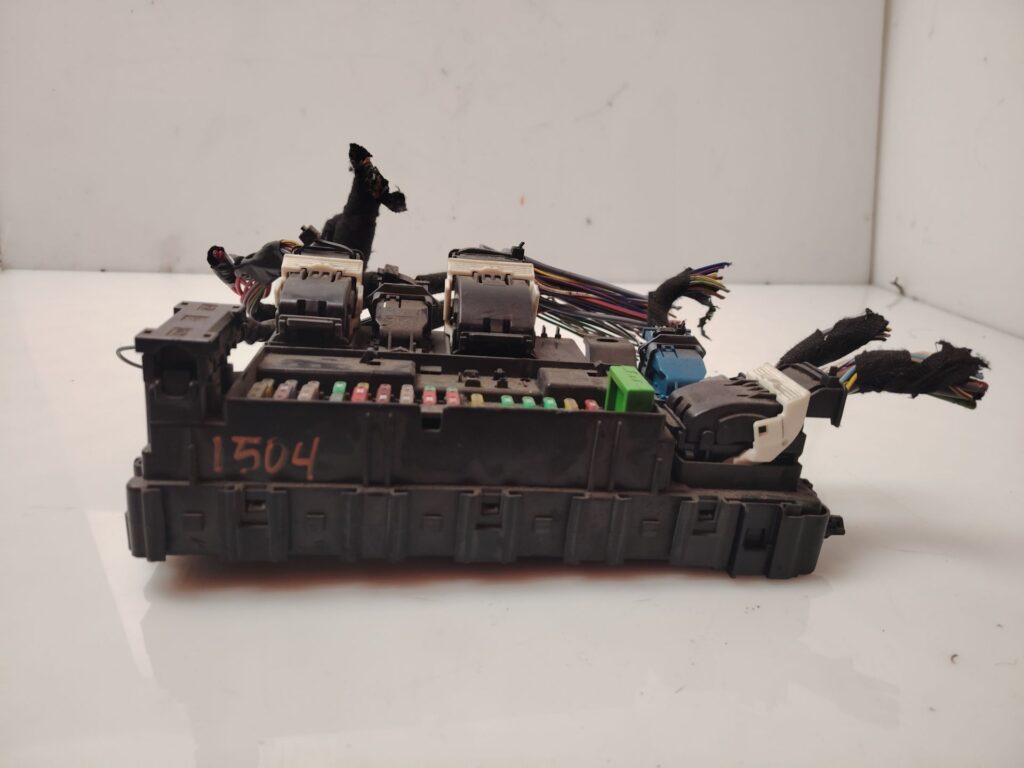 CAJA RELES / FUSIBLES 138082