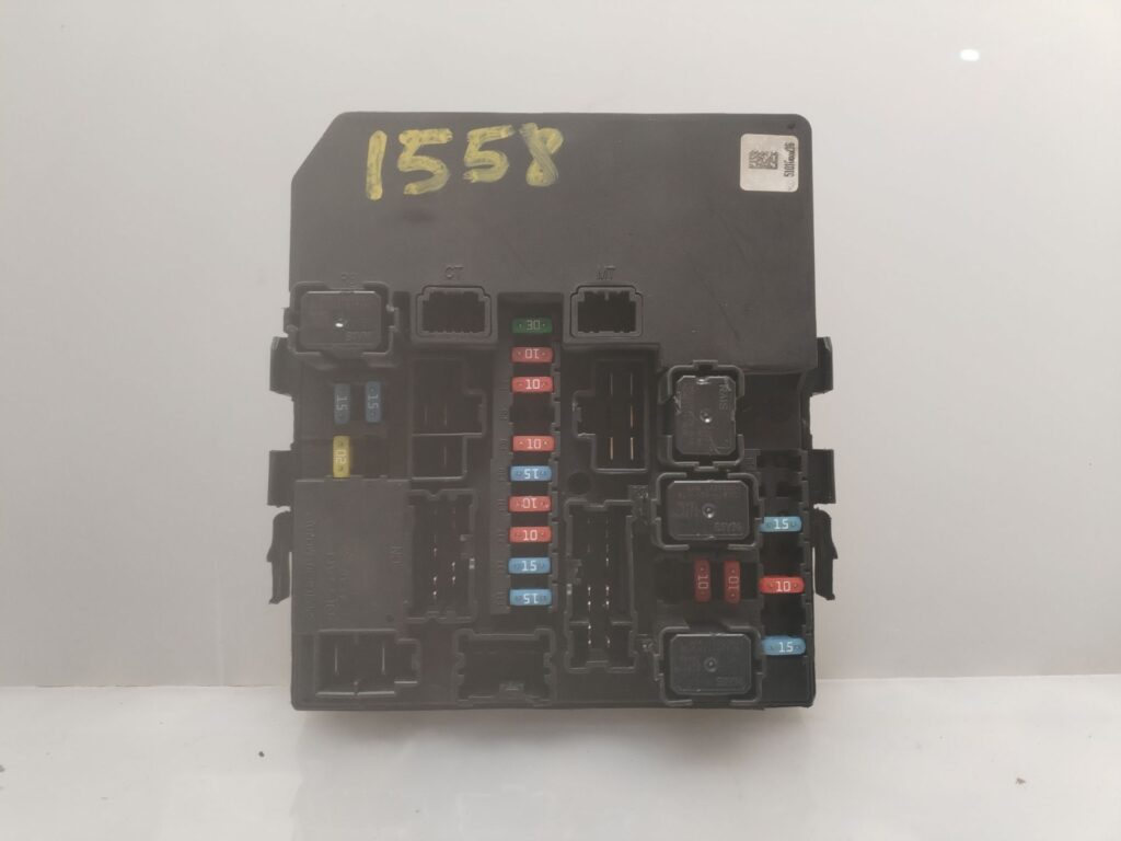 CAJA RELES / FUSIBLES 137405