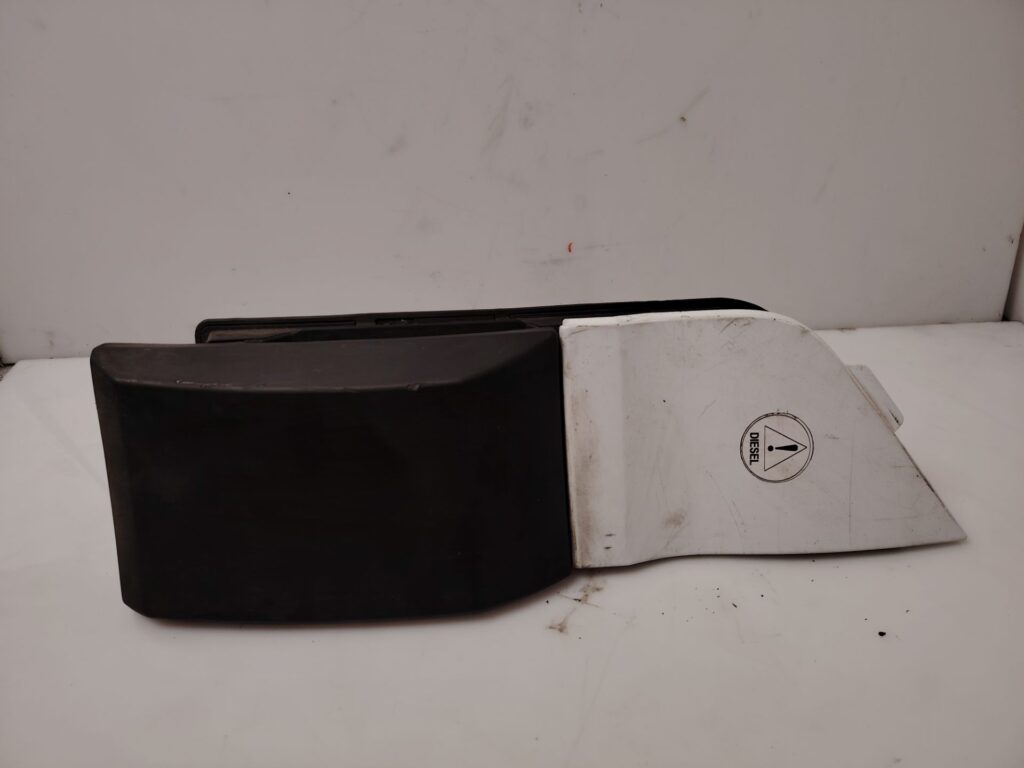 TAPA EXTERIOR COMBUSTIBLE 137287