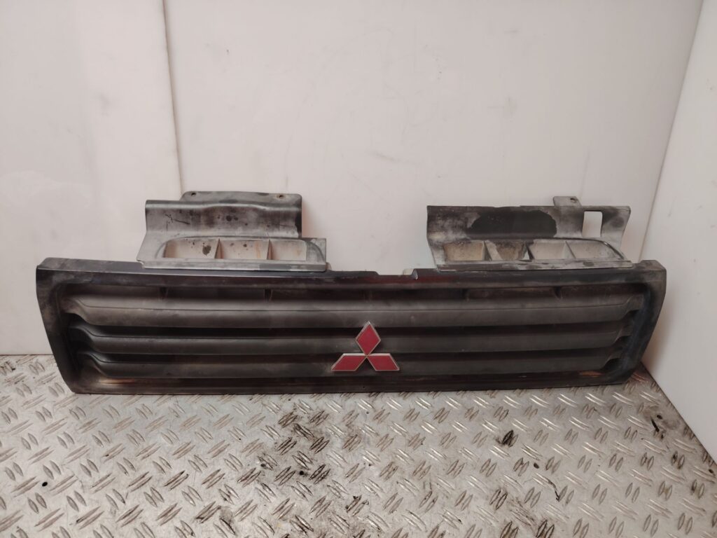 REJILLA DELANTERA 138231