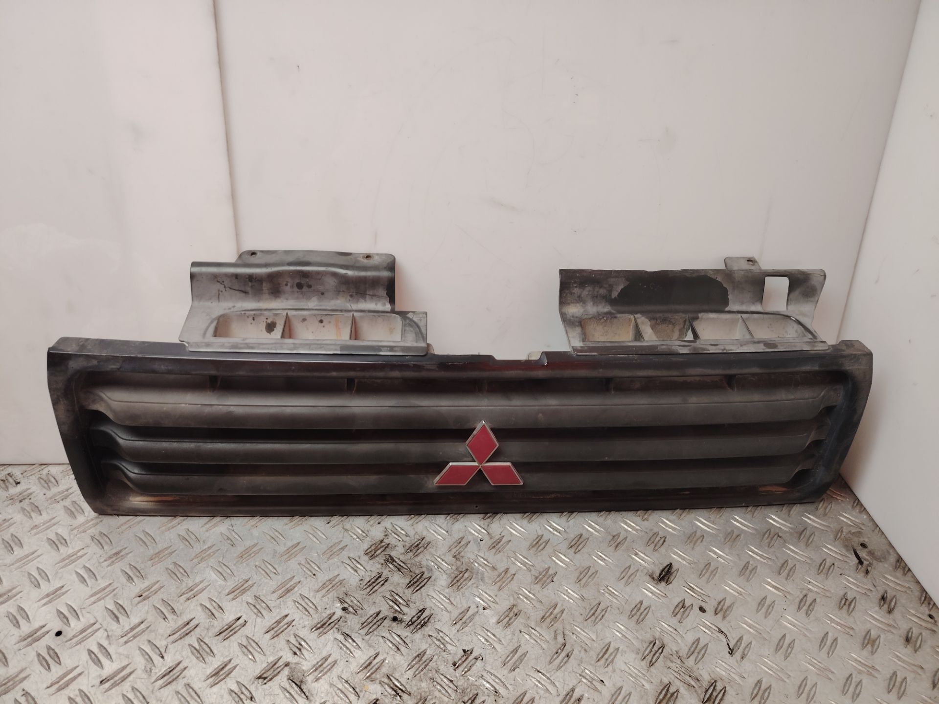 REJILLA DELANTERA 138231