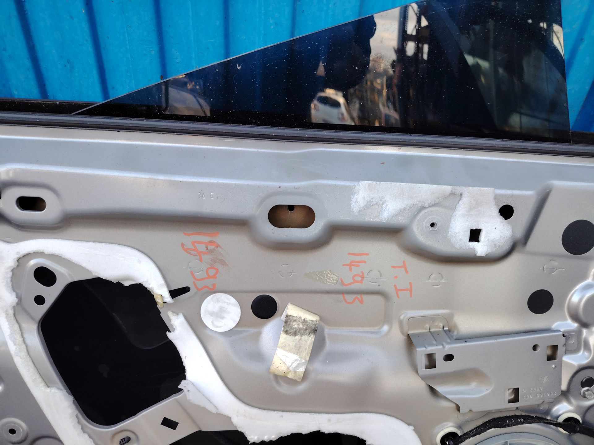 PUERTA TRASERA IZQUIERDA 137866