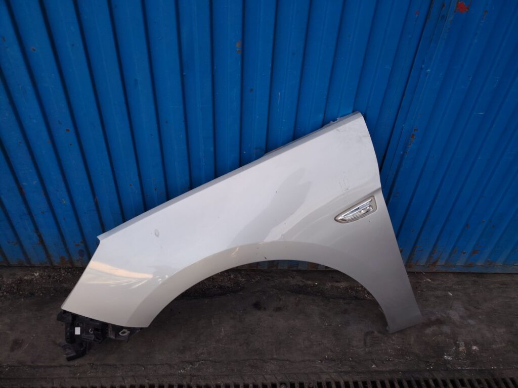 ALETA DELANTERA IZQUIERDA 137643