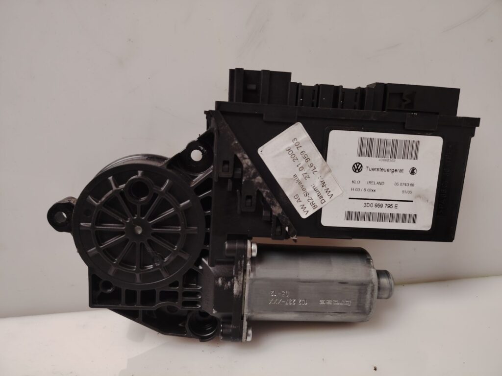 MOTOR ELEVALUNAS TRASERO IZQUIERDO 137549