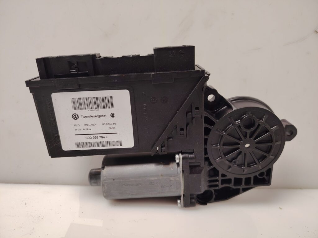 MOTOR ELEVALUNAS TRASERO DERECHO 137533