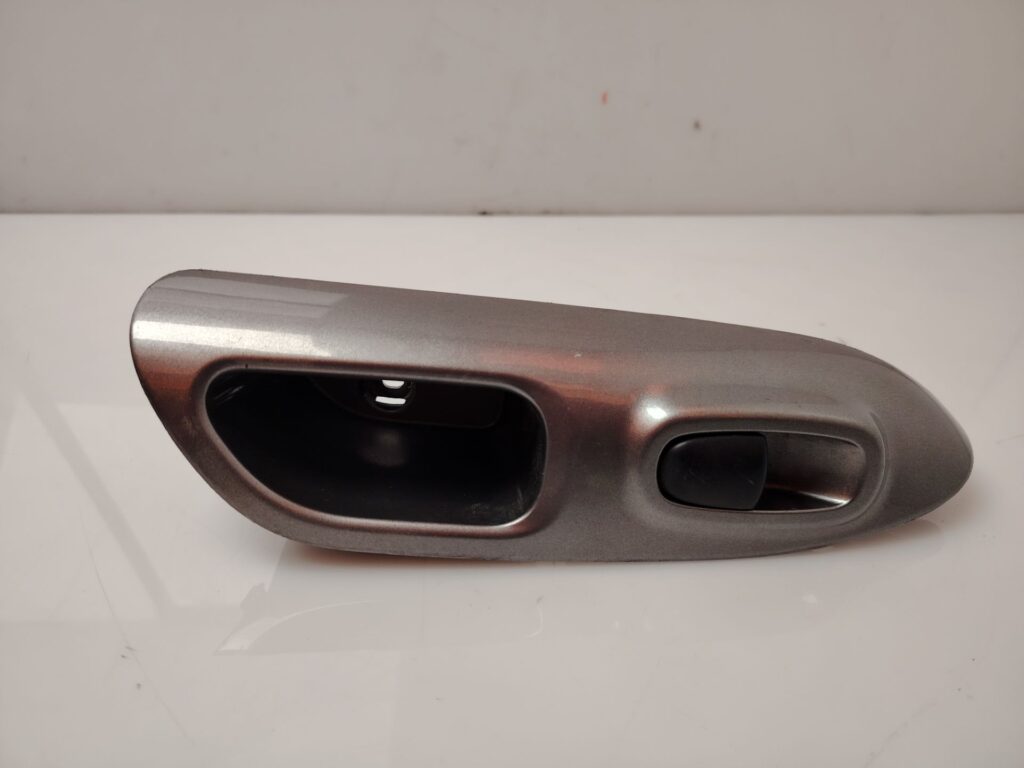 MANDO ELEVALUNAS TRASERO DERECHO 137923