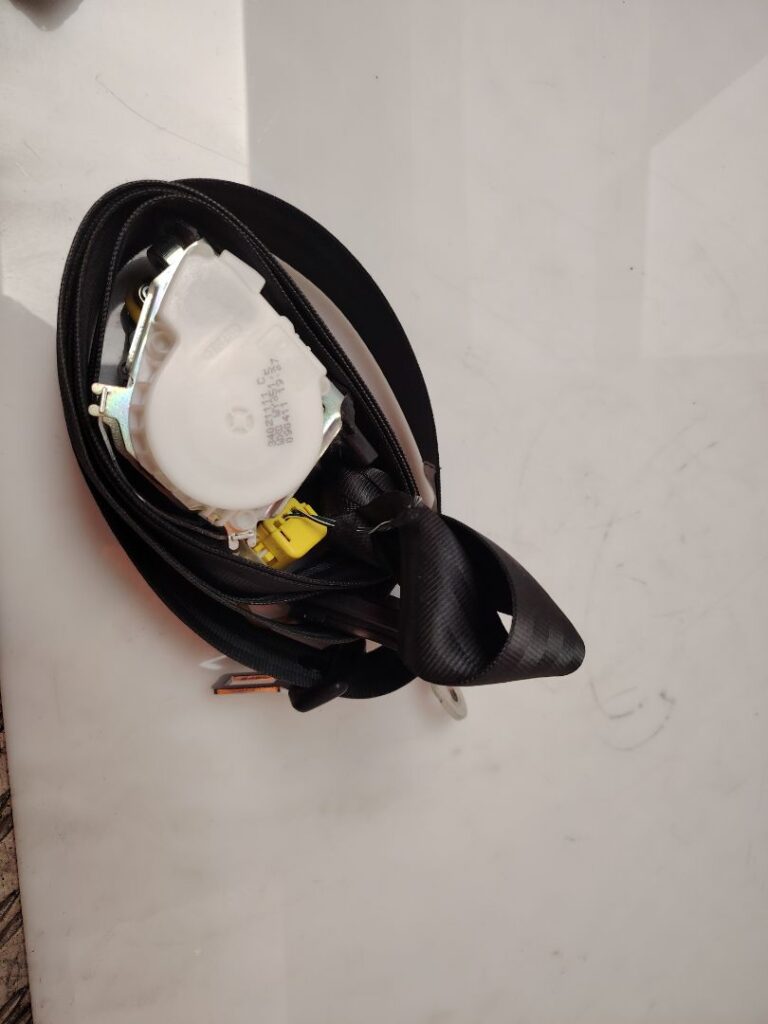CINTURON SEGURIDAD DELANTERO DERECHO 138304