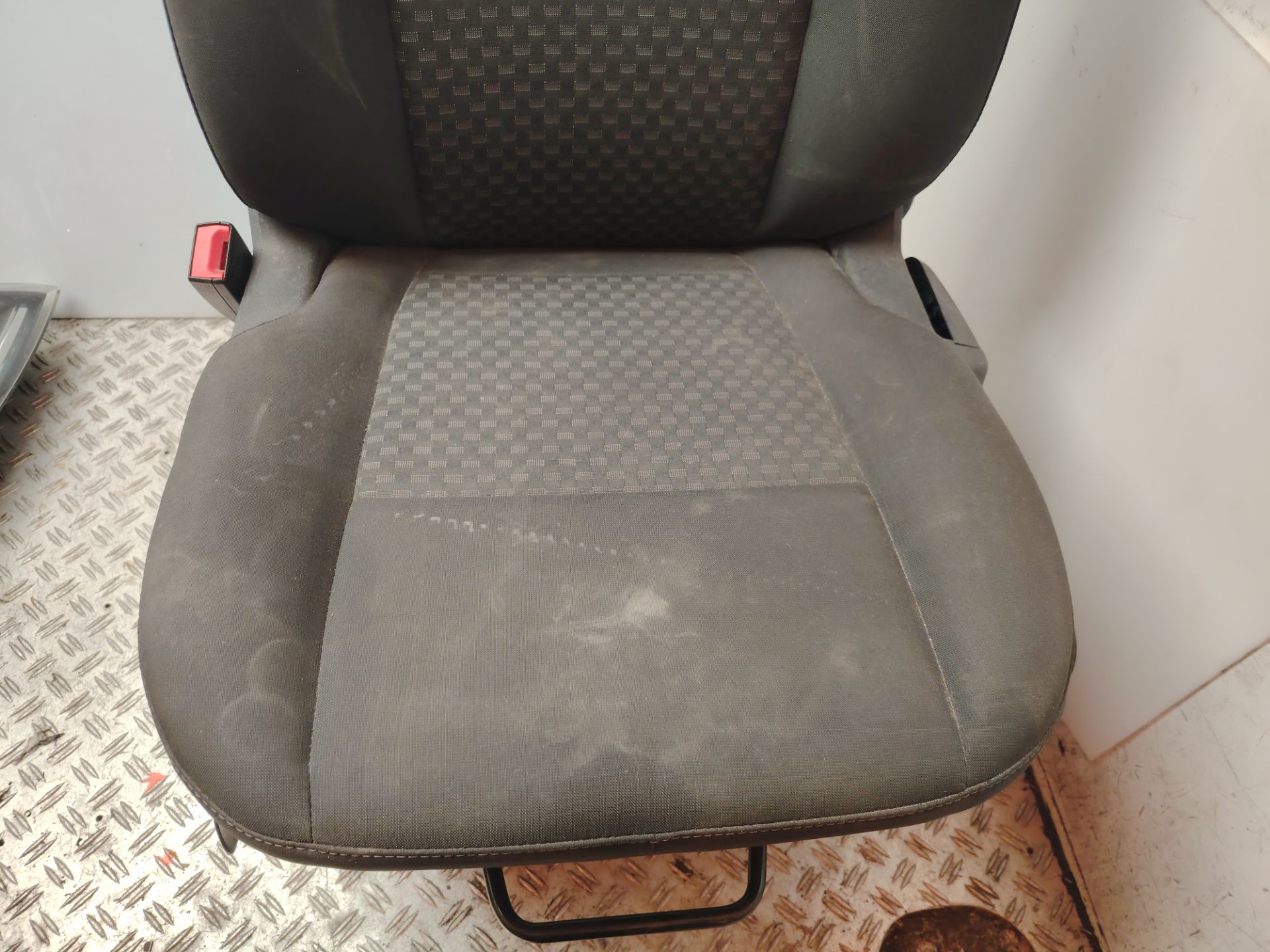 ASIENTO DELANTERO IZQUIERDO 136733