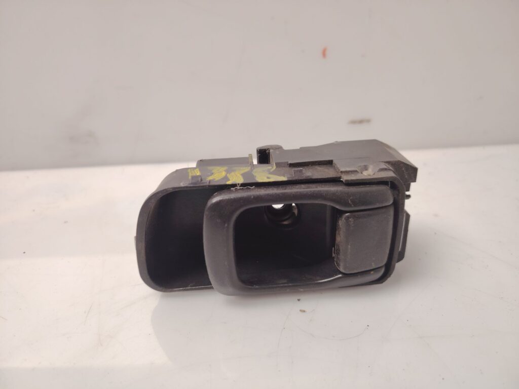 MANETA INTERIOR DELANTERA IZQUIERDA 136767