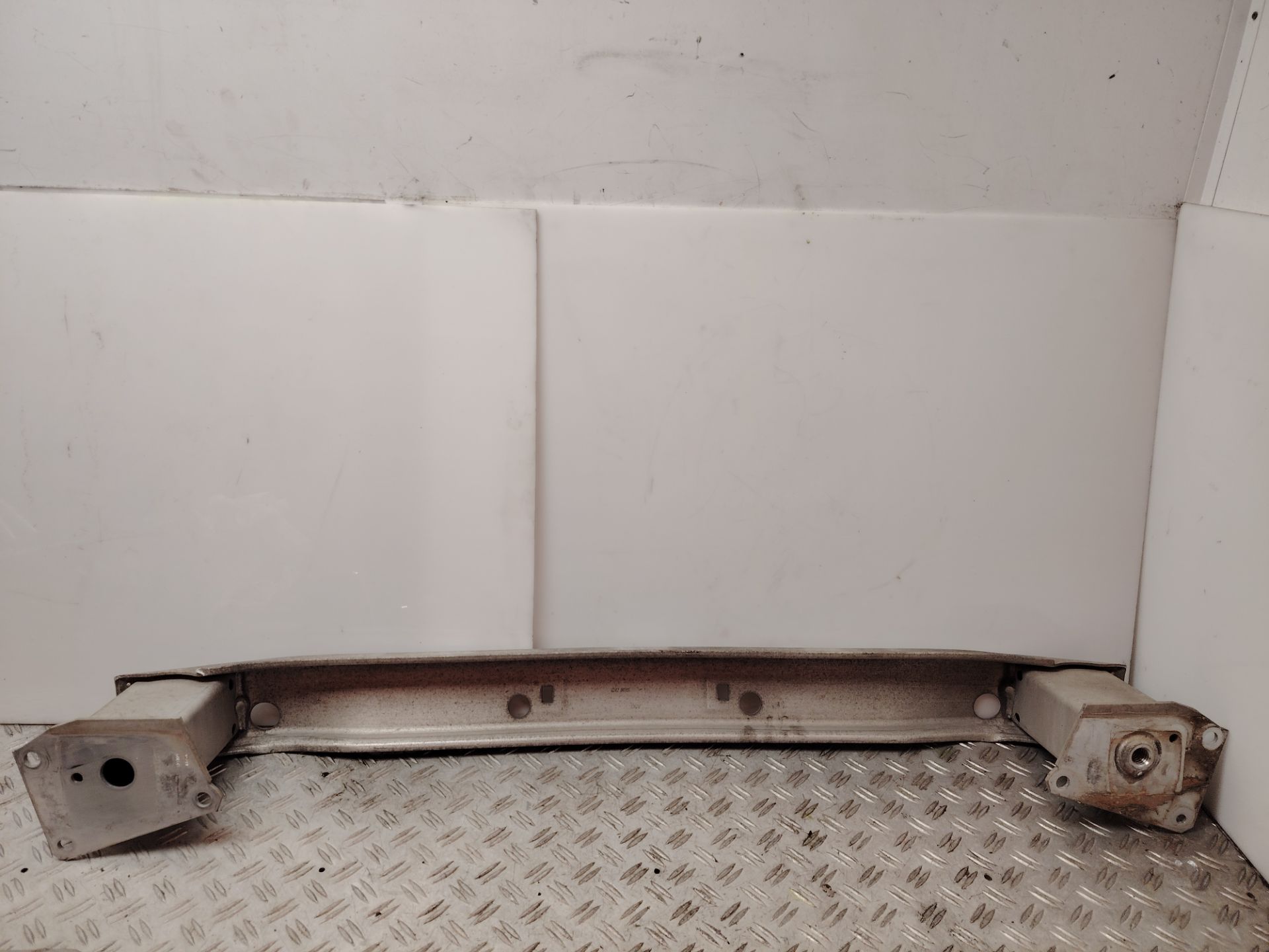 REFUERZO PARAGOLPES TRASERO 137558