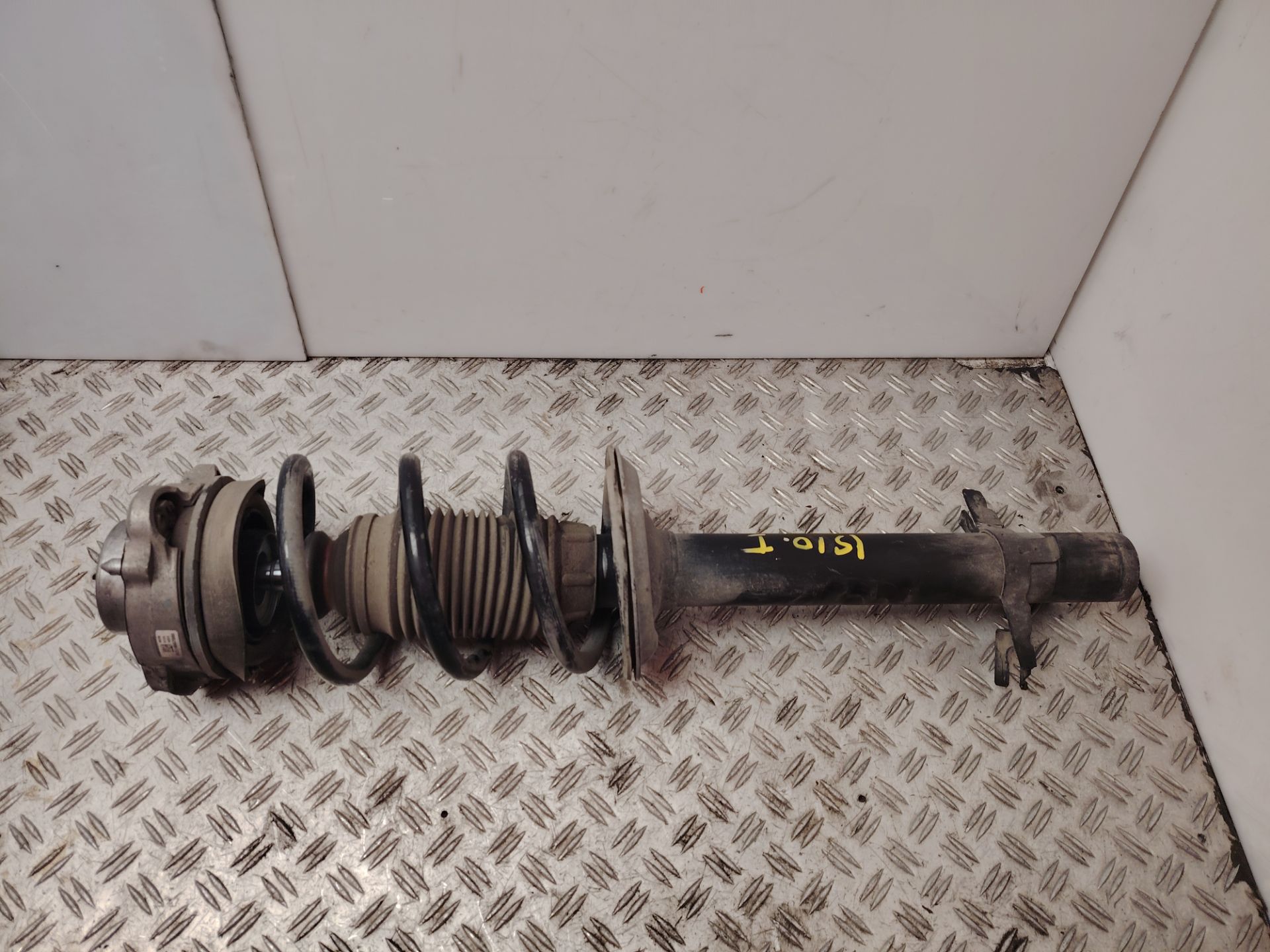 AMORTIGUADOR DELANTERO IZQUIERDO 136735