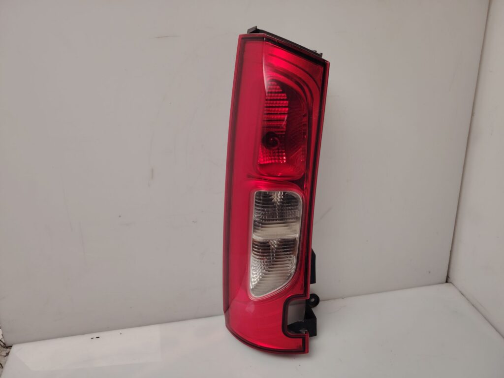 PILOTO TRASERO IZQUIERDO 136906