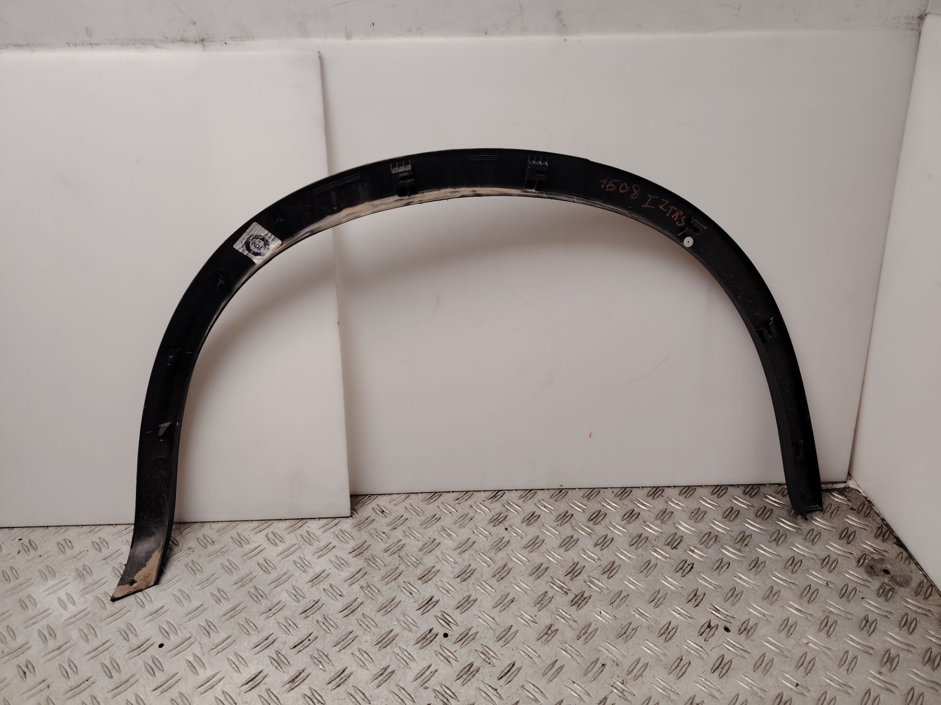 ALETIN TRASERO IZQUIERDO 137097