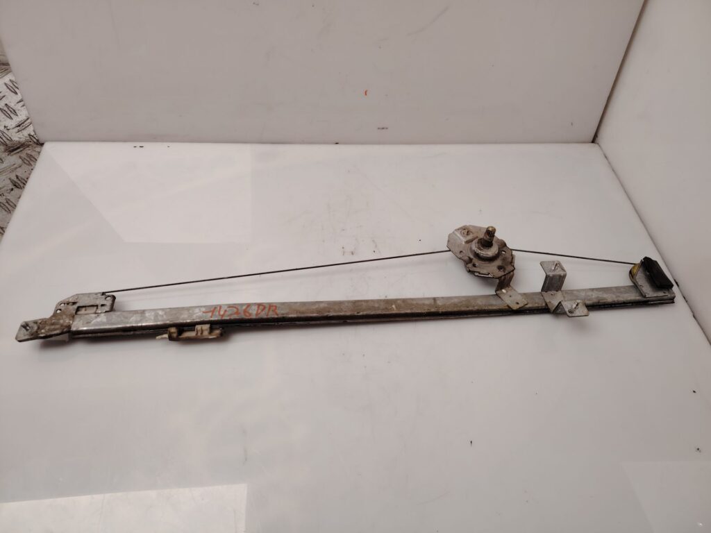 ELEVALUNAS DELANTERO DERECHO 136892