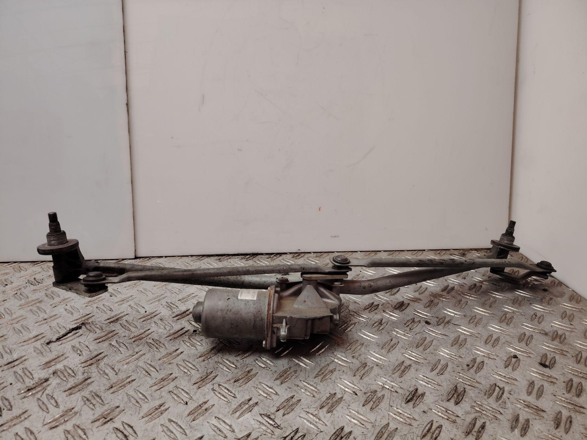 MOTOR LIMPIA DELANTERO 136901