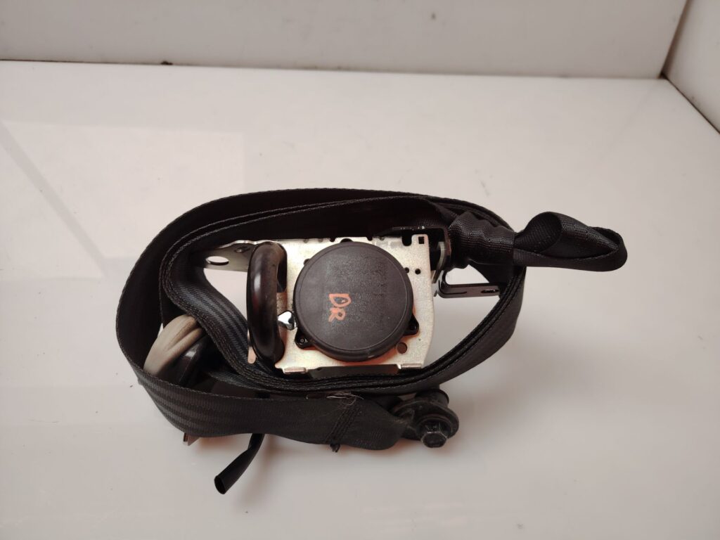 CINTURON SEGURIDAD DELANTERO DERECHO 137926