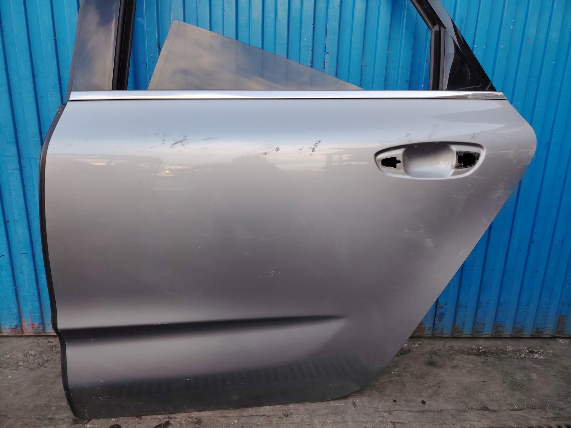 PUERTA TRASERA IZQUIERDA 137866