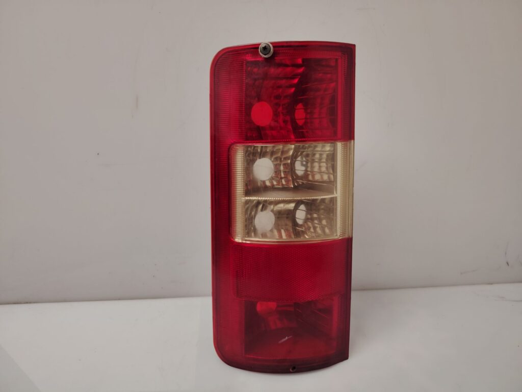 PILOTO TRASERO IZQUIERDO 136558