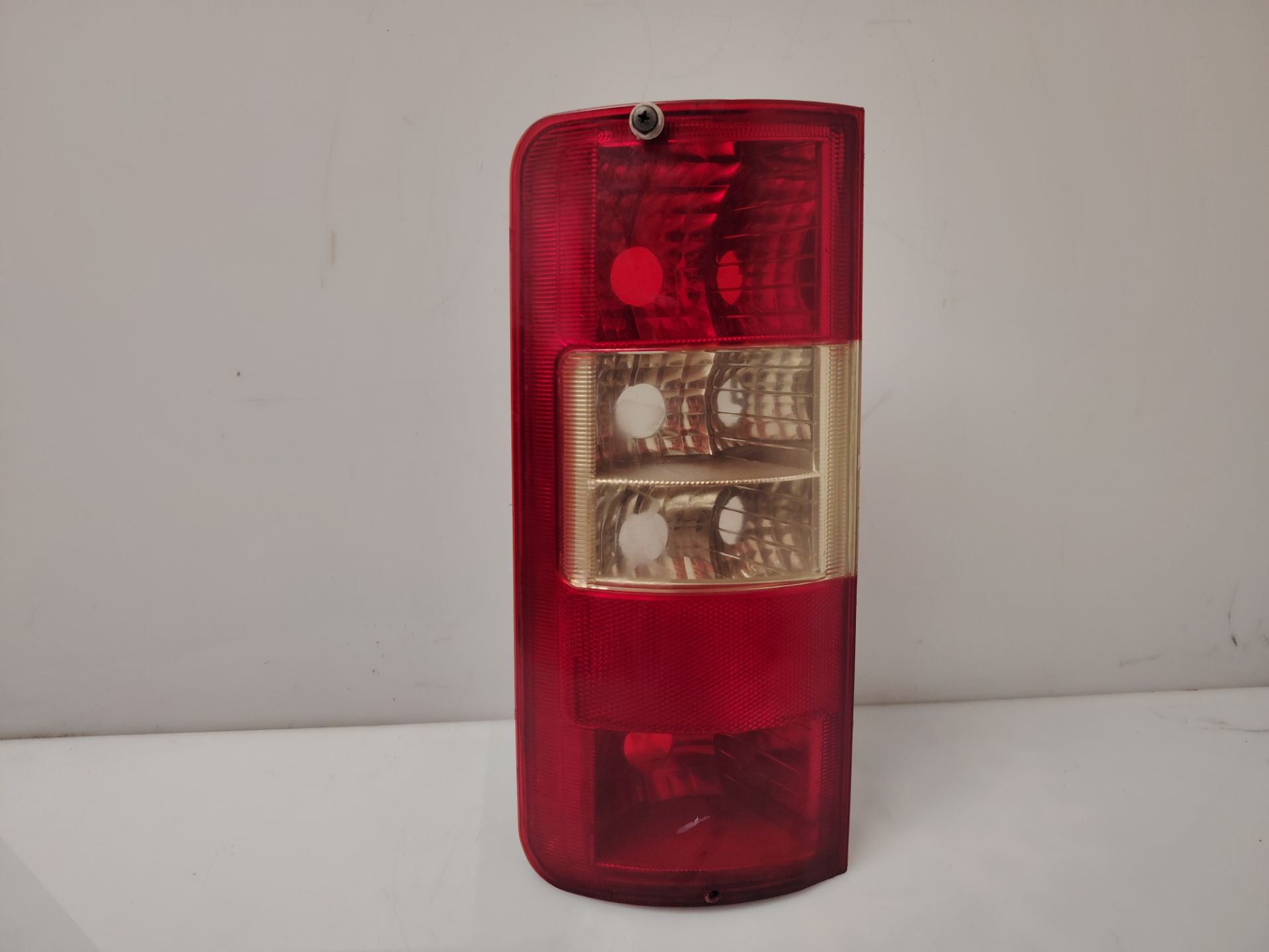 PILOTO TRASERO IZQUIERDO 136558