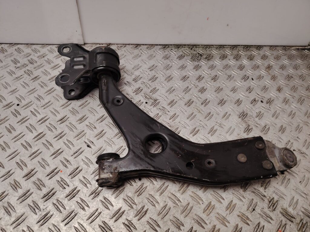 BRAZO SUSPENSION INFERIOR DELANTERO DERECHO 137971