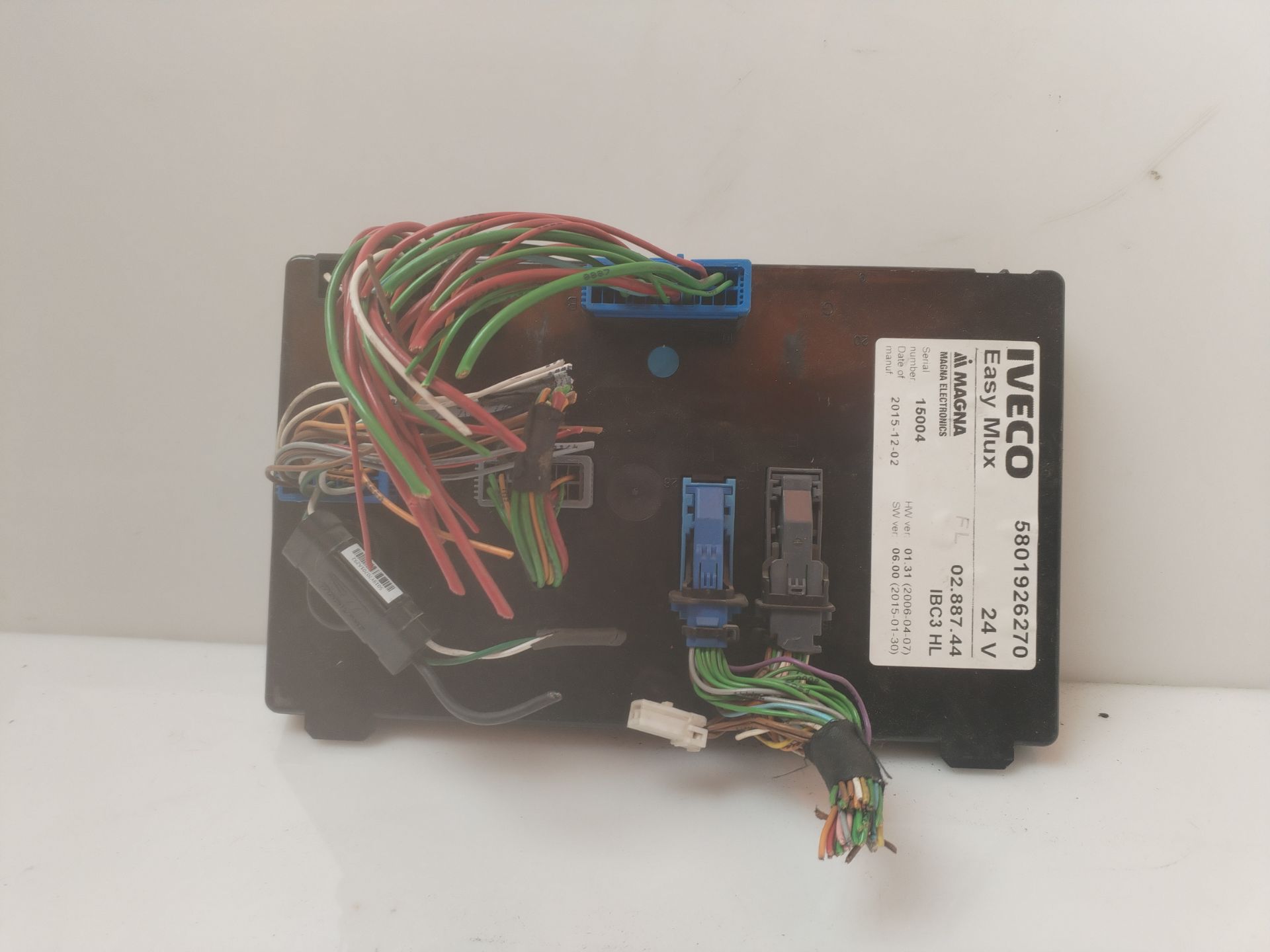 CAJA RELES / FUSIBLES 137689