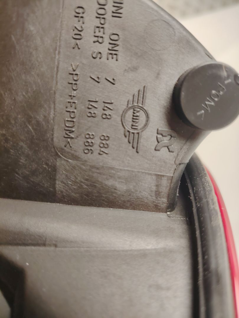 TAPA EXTERIOR COMBUSTIBLE 138426