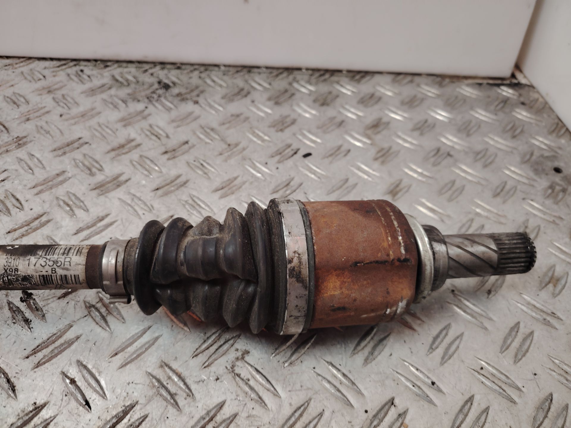 TRANSMISION DELANTERA IZQUIERDA 137982