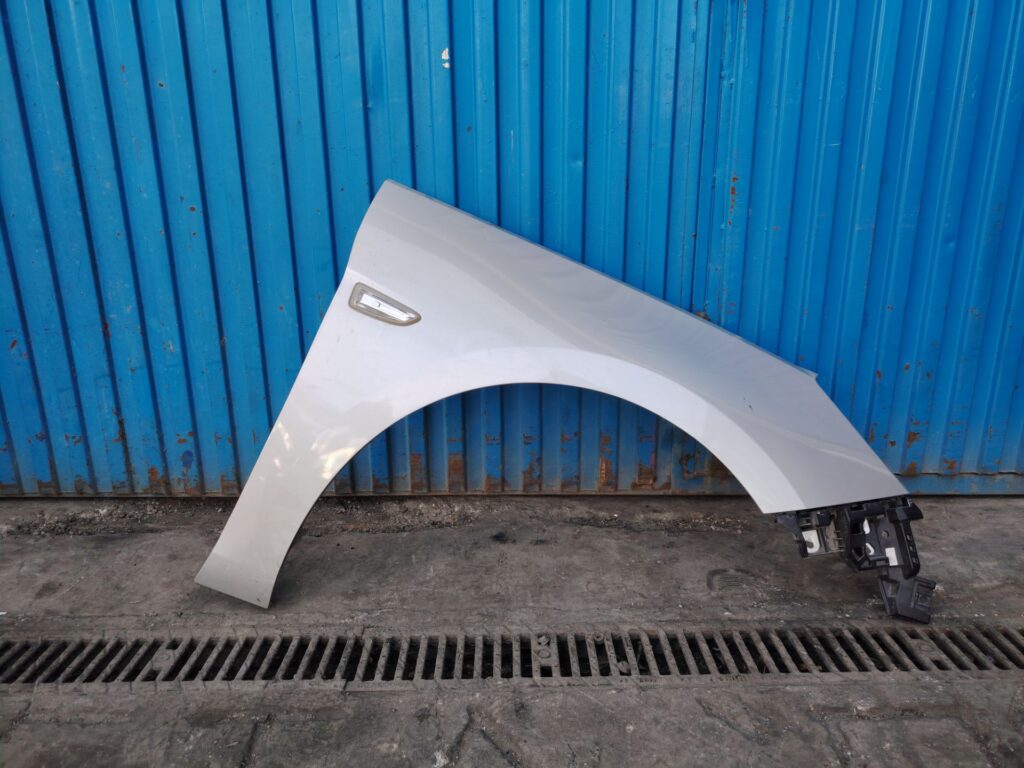 ALETA DELANTERA DERECHA 137644