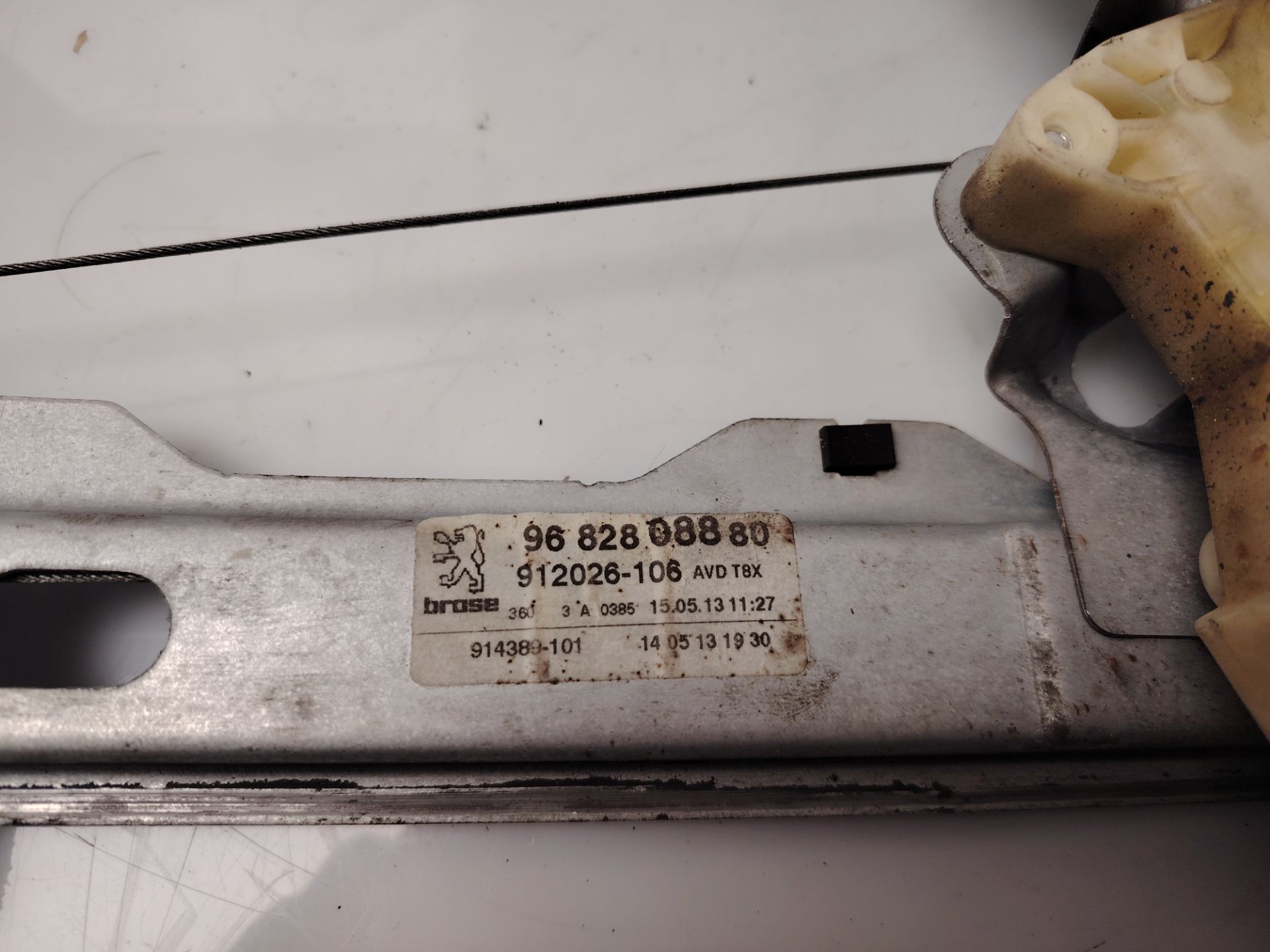 ELEVALUNAS DELANTERO DERECHO 137003