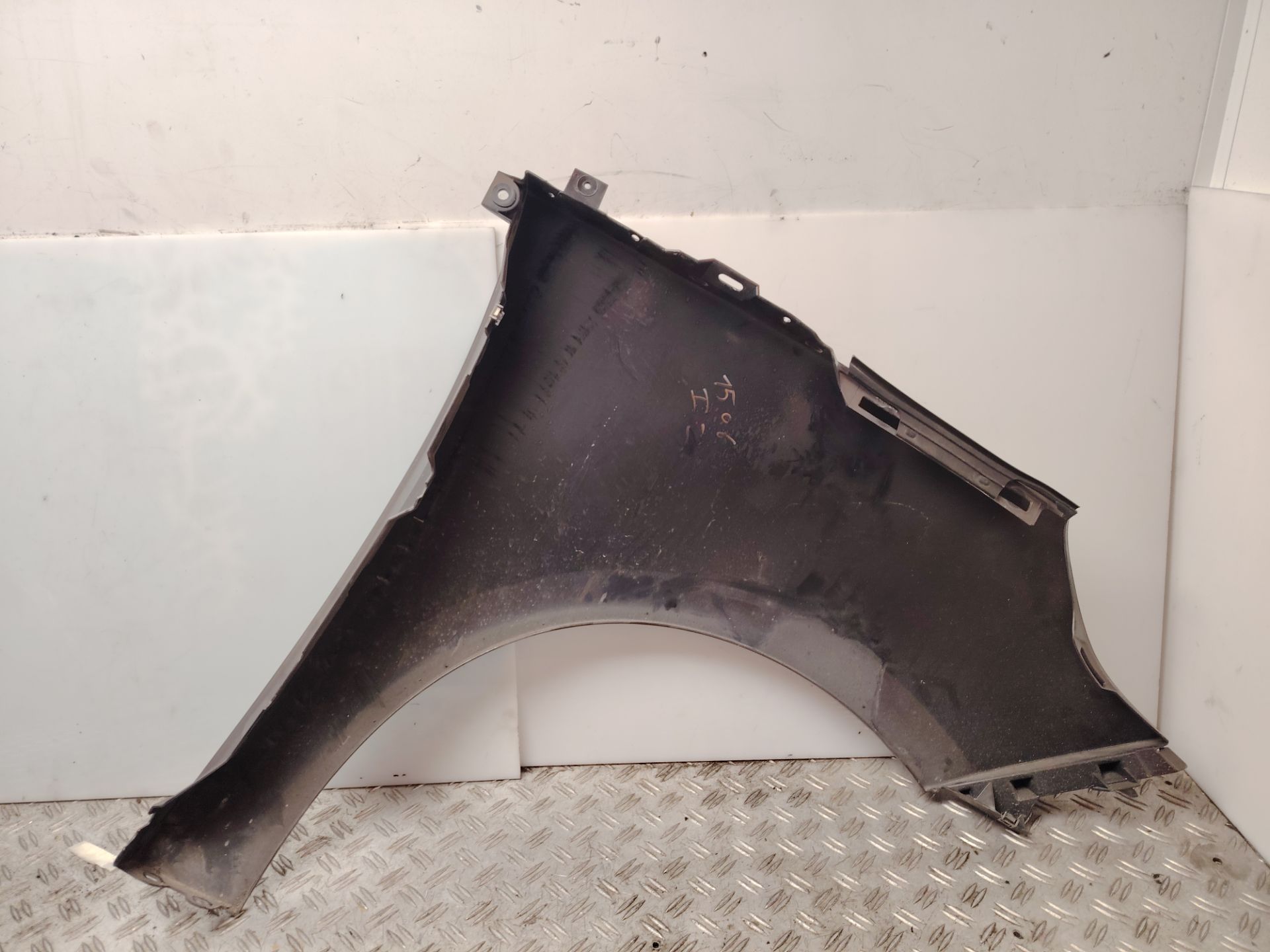 ALETA DELANTERA IZQUIERDA 136660