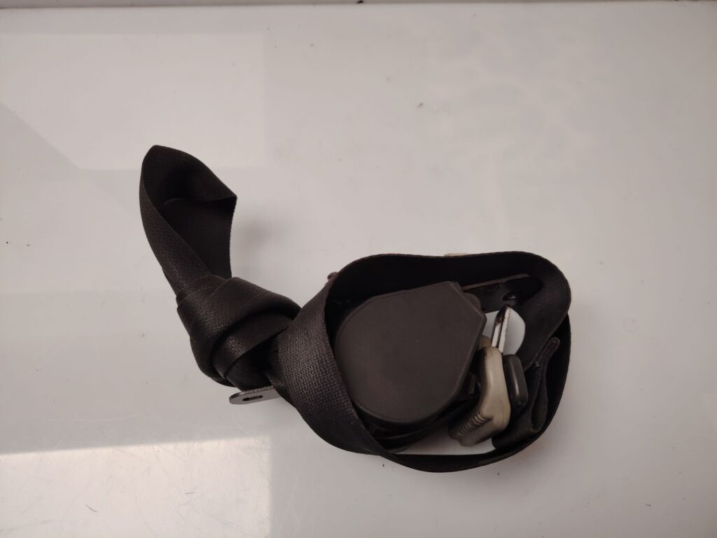 CINTURON SEGURIDAD DELANTERO DERECHO 136470