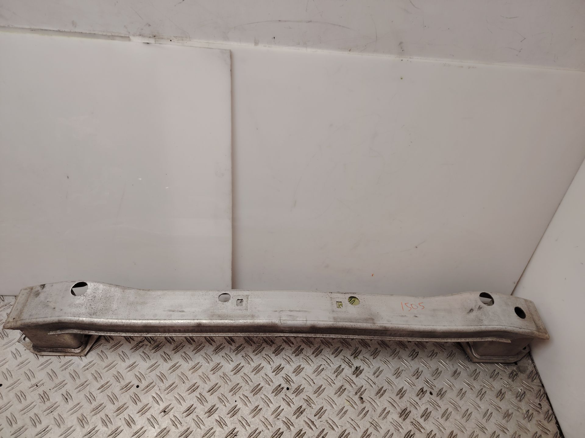 REFUERZO PARAGOLPES TRASERO 137558