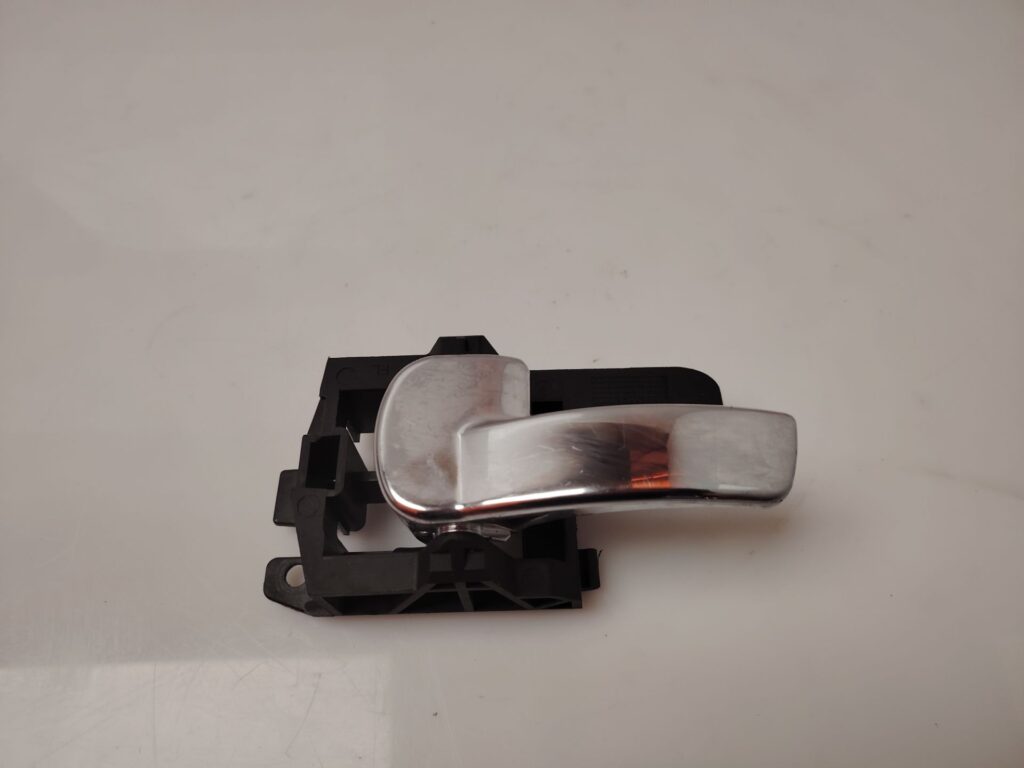 MANETA INTERIOR DELANTERA IZQUIERDA 137138