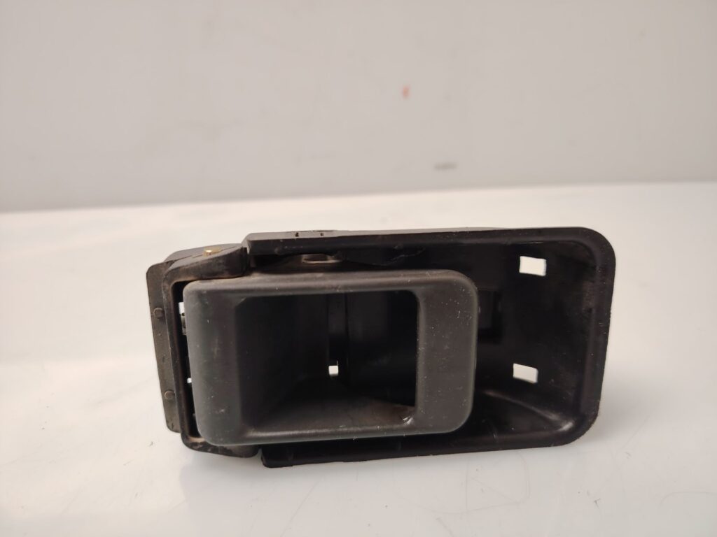 MANETA INTERIOR DELANTERA DERECHA 136850