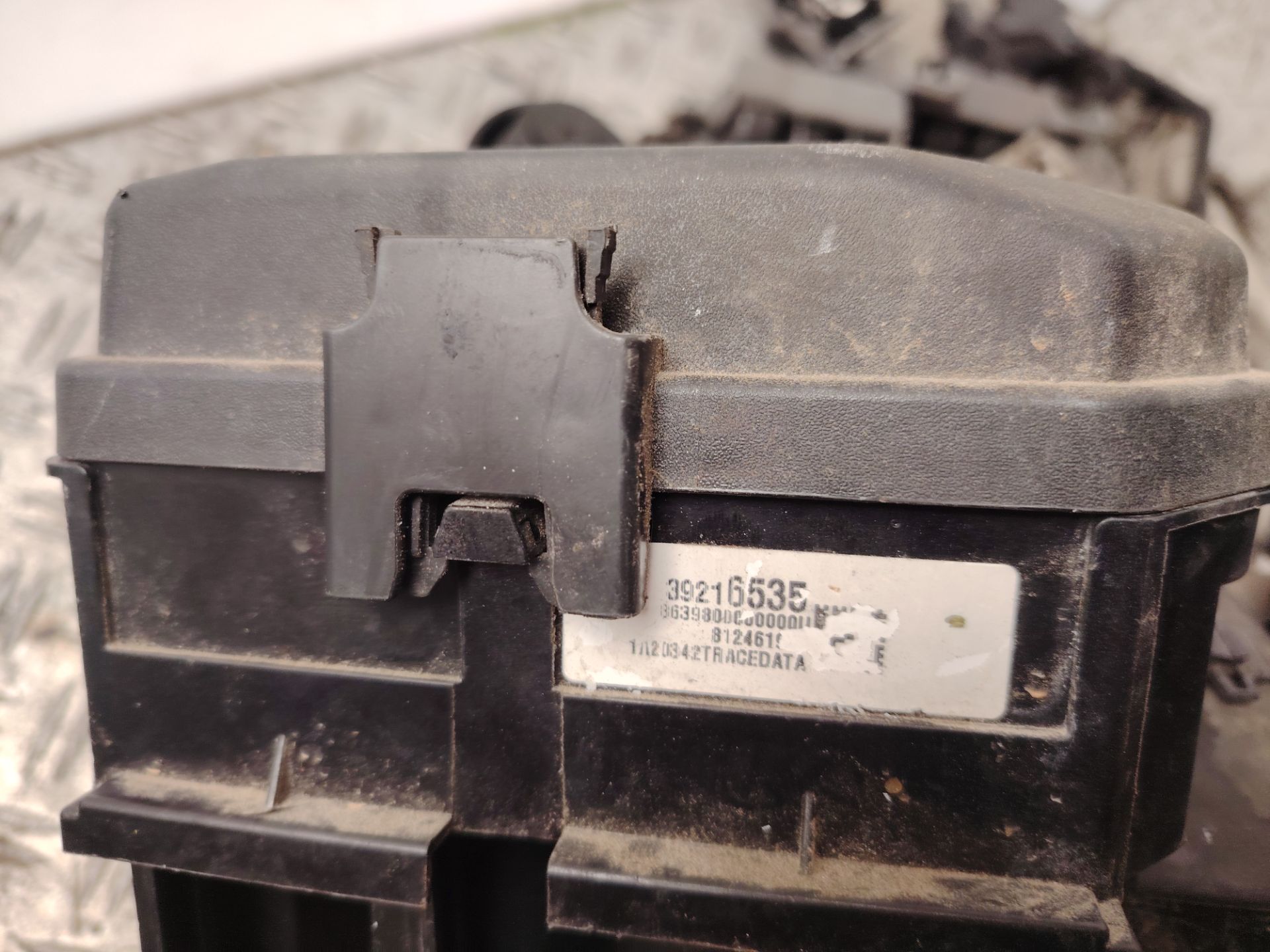 CAJA RELES / FUSIBLES 137446