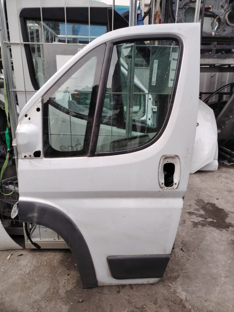 PUERTA DELANTERA IZQUIERDA 138241