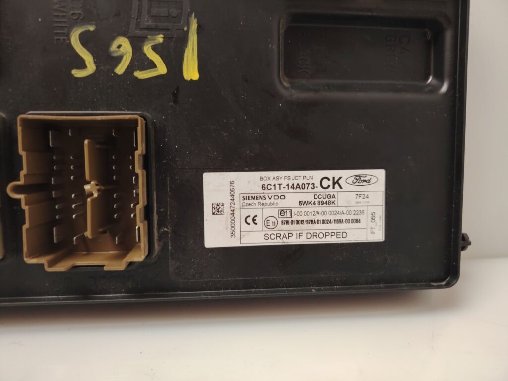 CAJA RELES / FUSIBLES 138935