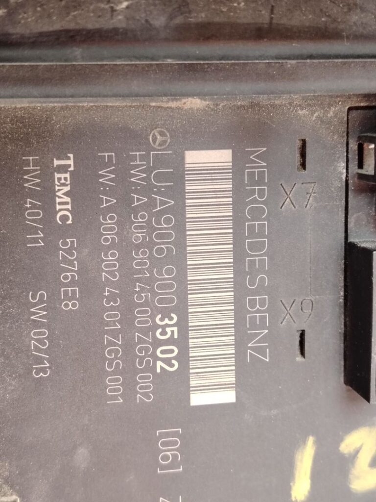 CAJA RELES / FUSIBLES 139505