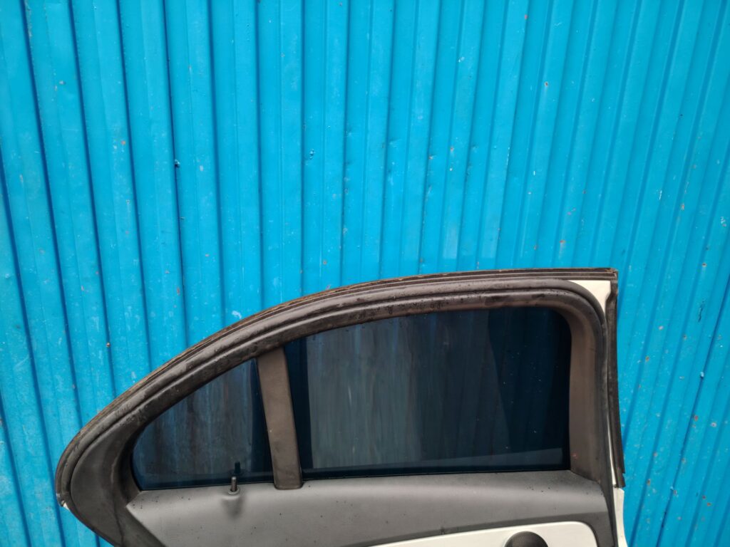 PUERTA TRASERA IZQUIERDA 138770