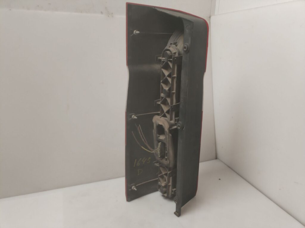 PILOTO TRASERO DERECHO 138697